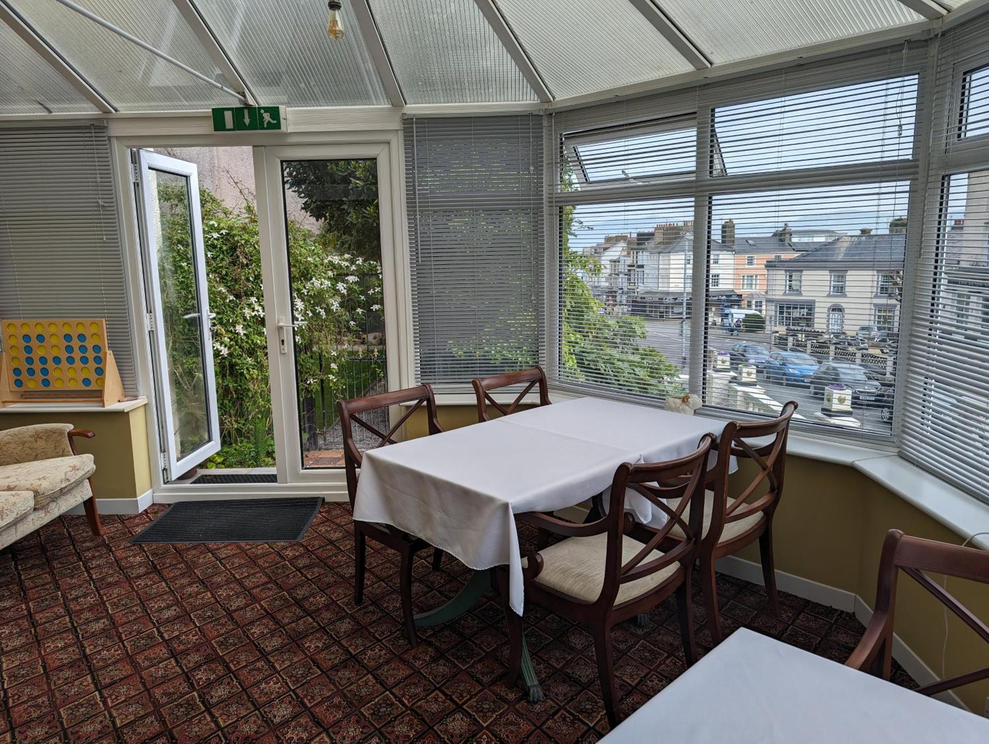 Bed and Breakfast The Chelsea à Llandudno Extérieur photo