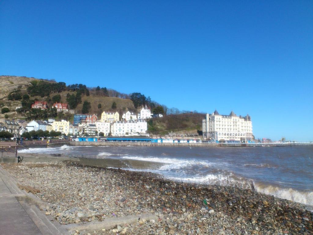 Bed and Breakfast The Chelsea à Llandudno Extérieur photo
